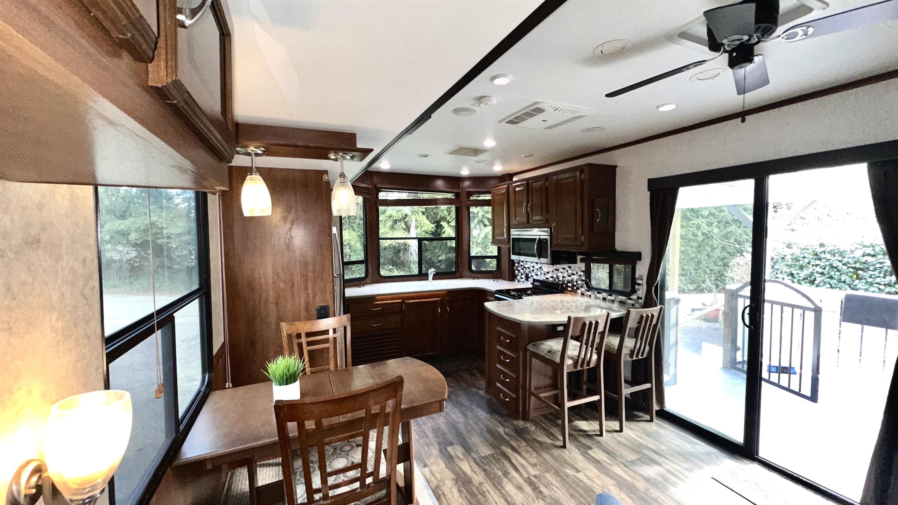 Listing image of 247 TOMAHAWK AVENUE