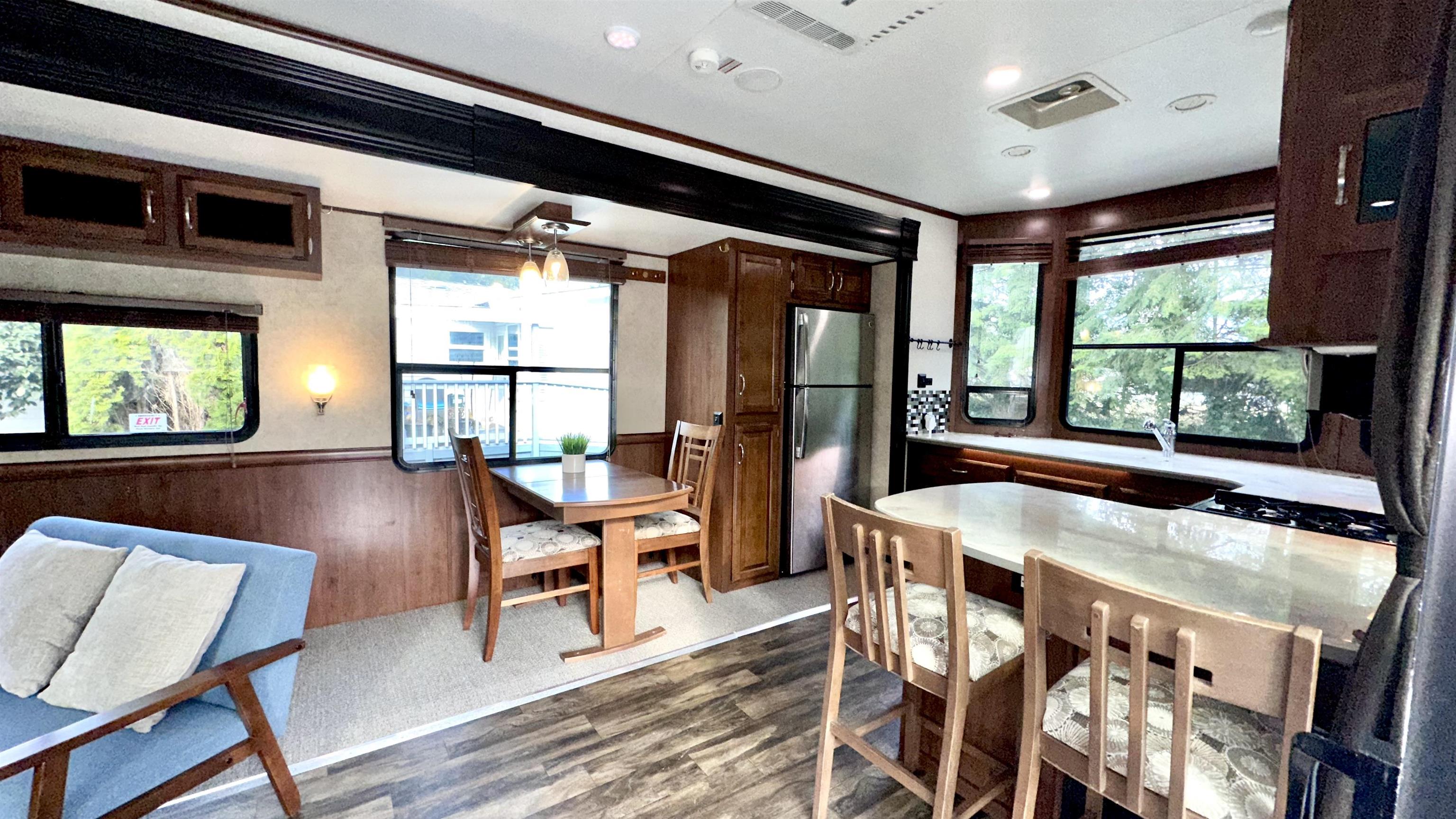 Listing image of 247 TOMAHAWK AVENUE
