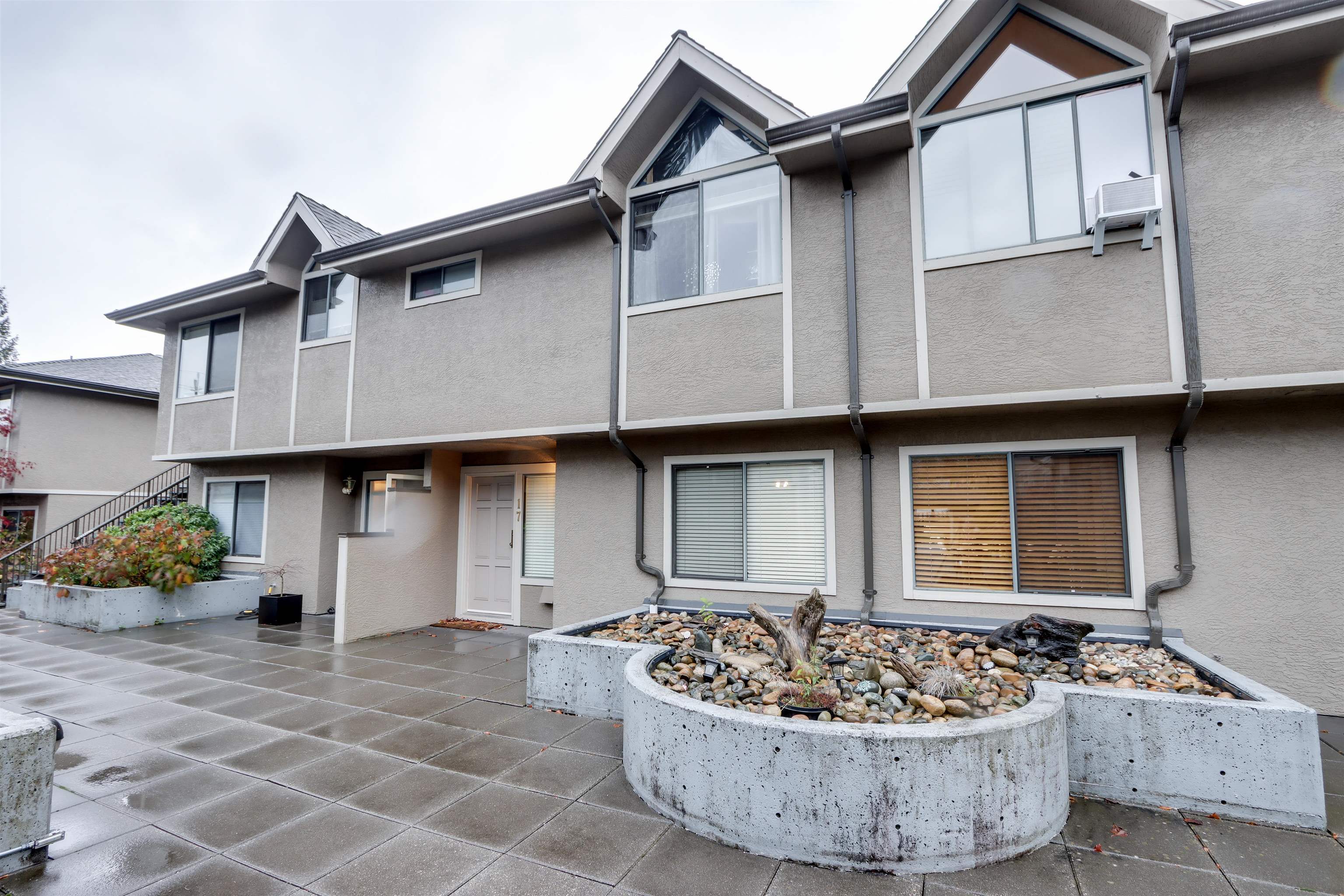 Central Lonsdale Townhouse for sale:  2 bedroom 1,214 sq.ft. (Listed 2024-11-27)