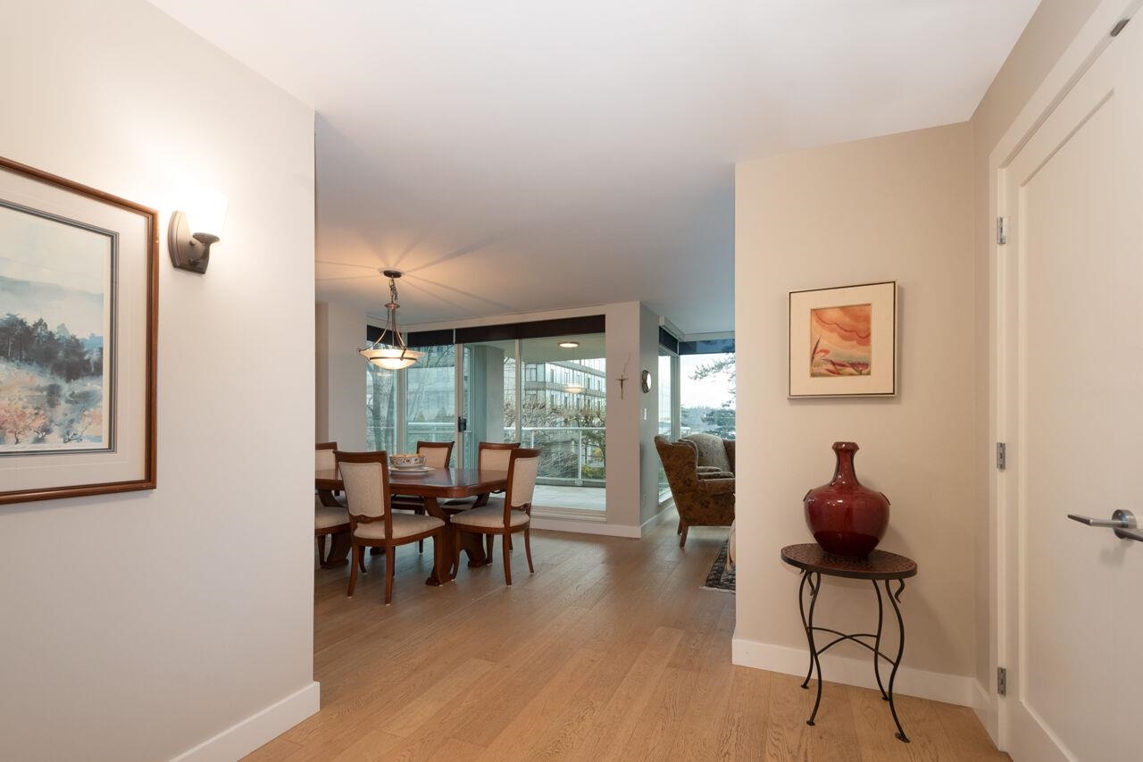 Listing image of 301 1455 DUCHESS AVENUE