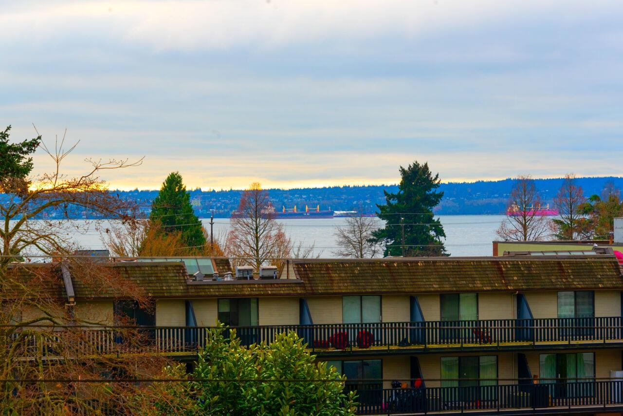 Listing image of 301 1455 DUCHESS AVENUE
