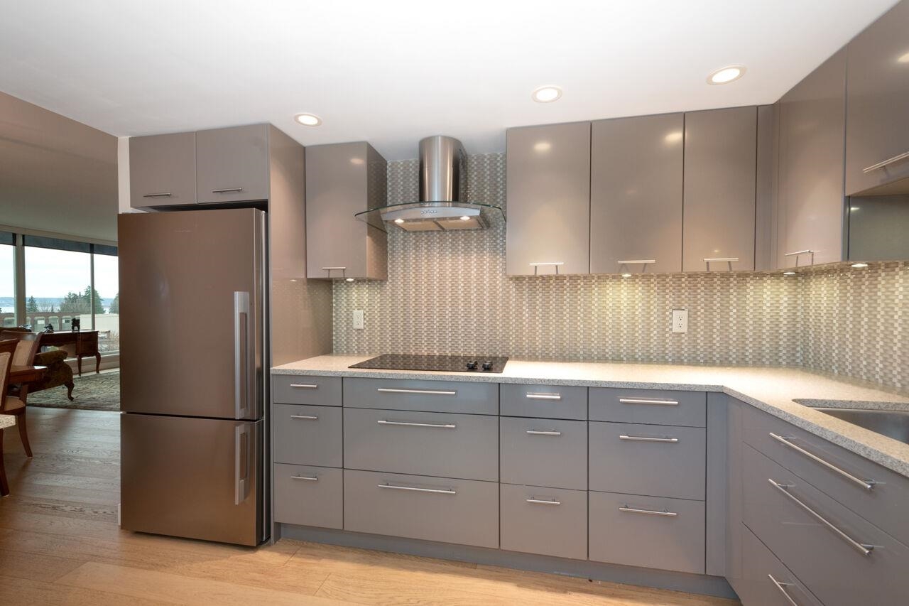 Listing image of 301 1455 DUCHESS AVENUE