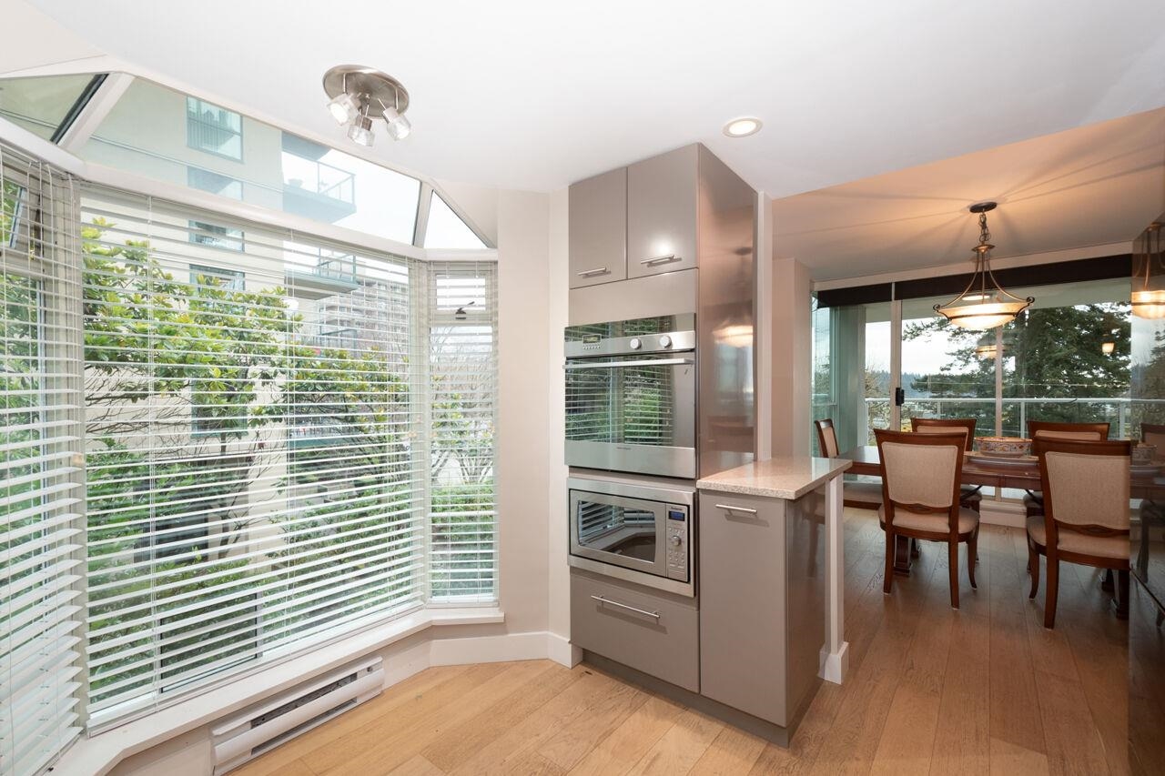 Listing image of 301 1455 DUCHESS AVENUE