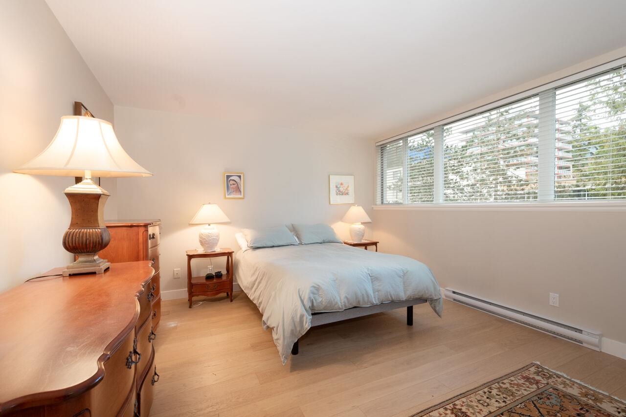 Listing image of 301 1455 DUCHESS AVENUE