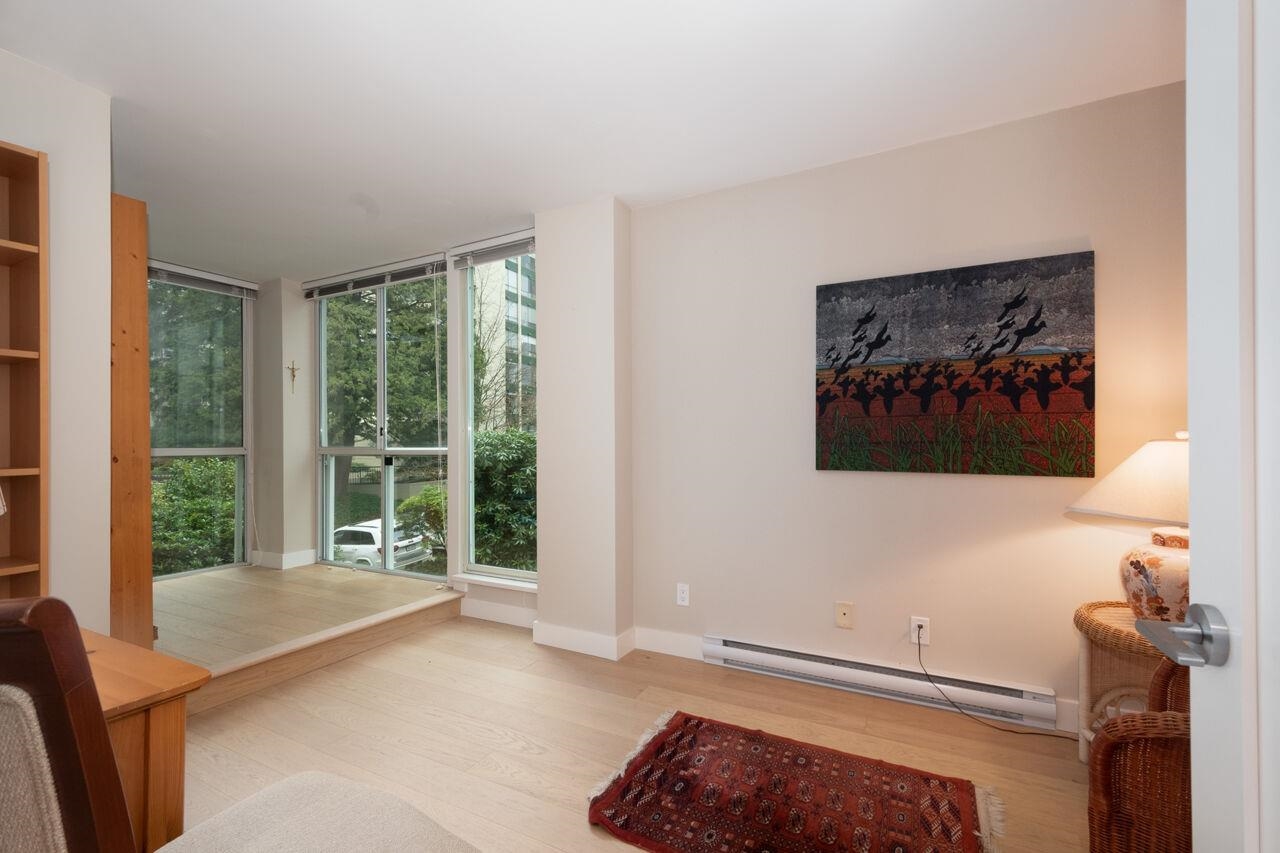 Listing image of 301 1455 DUCHESS AVENUE