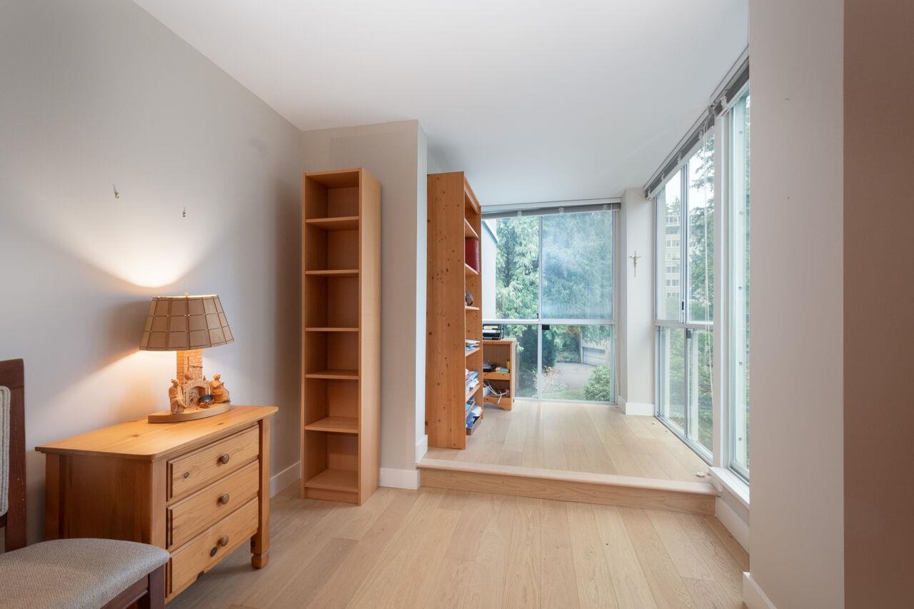 Listing image of 301 1455 DUCHESS AVENUE