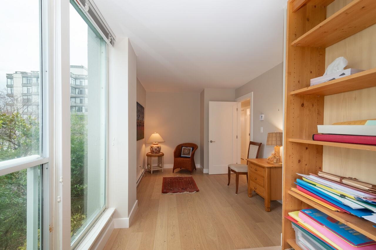 Listing image of 301 1455 DUCHESS AVENUE