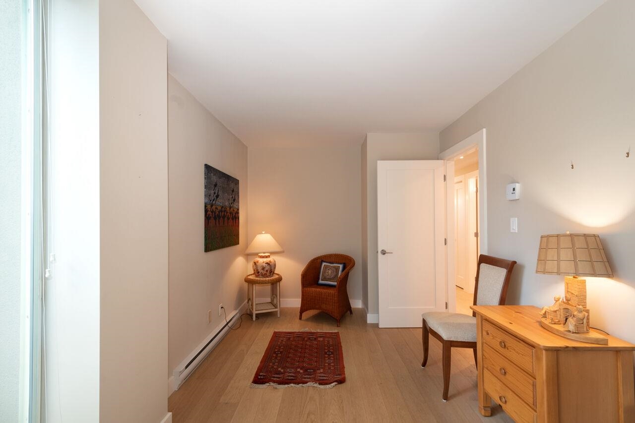 Listing image of 301 1455 DUCHESS AVENUE