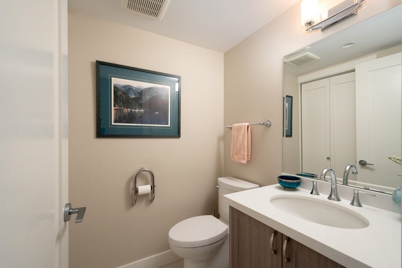 Listing image of 301 1455 DUCHESS AVENUE