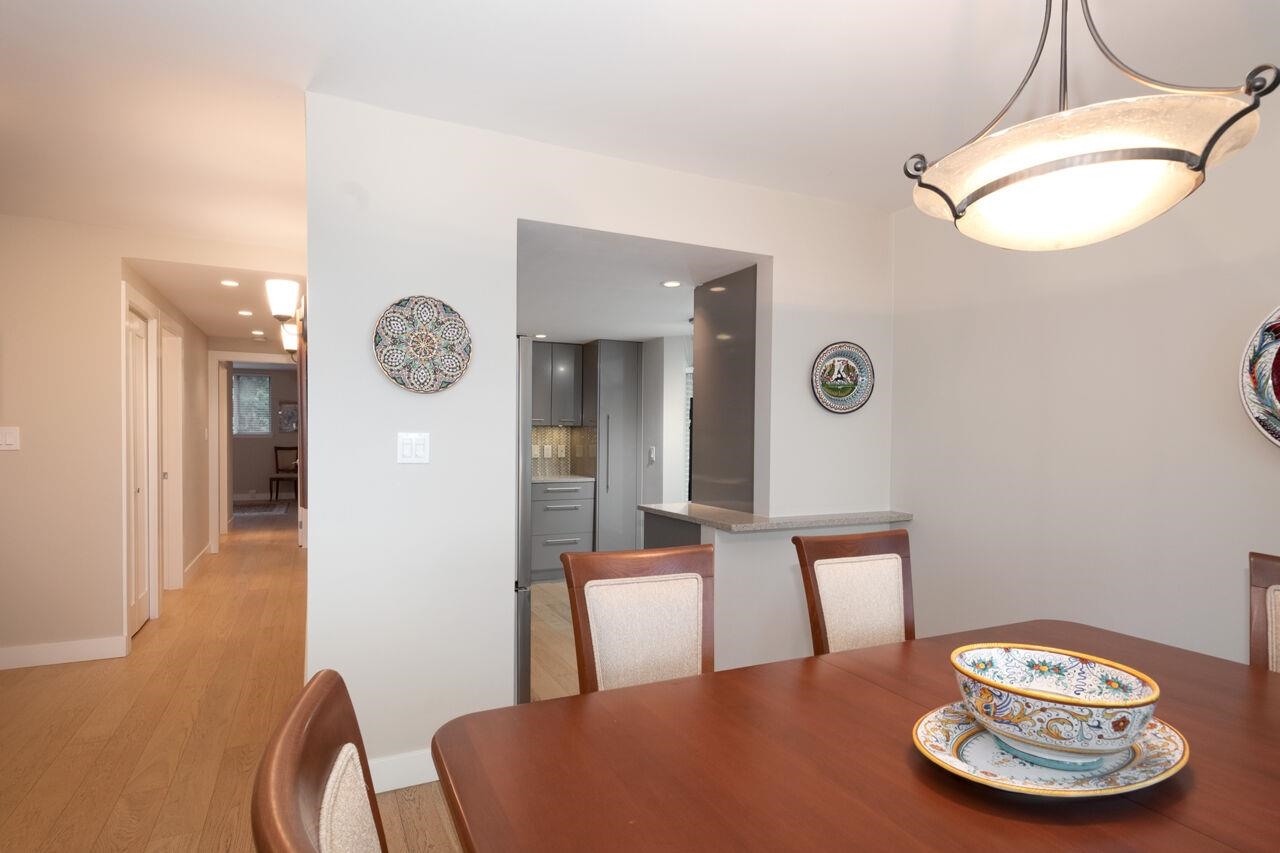 Listing image of 301 1455 DUCHESS AVENUE