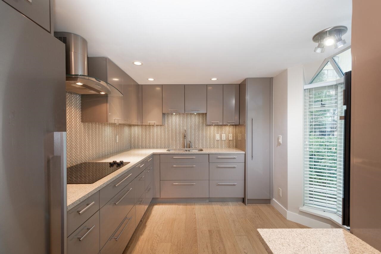 Listing image of 301 1455 DUCHESS AVENUE