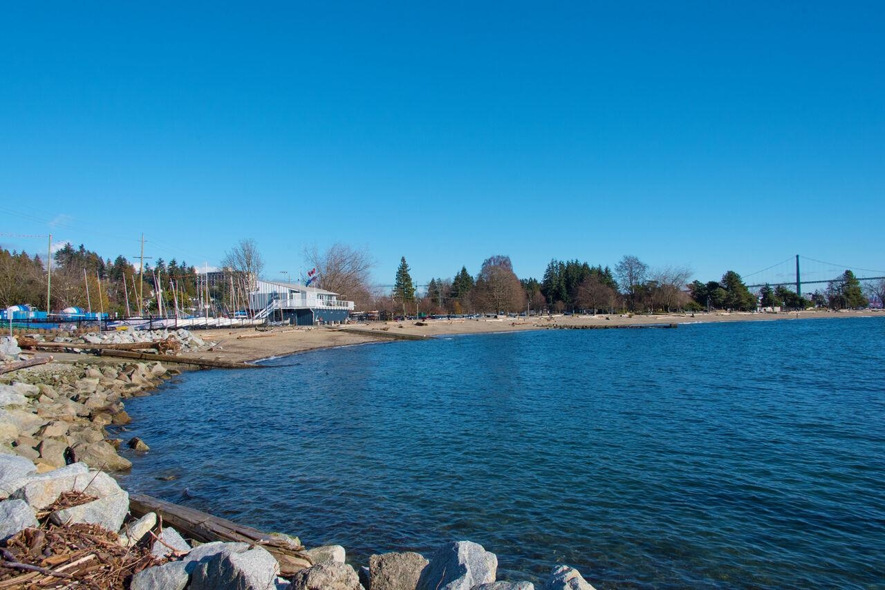 Listing image of 301 1455 DUCHESS AVENUE