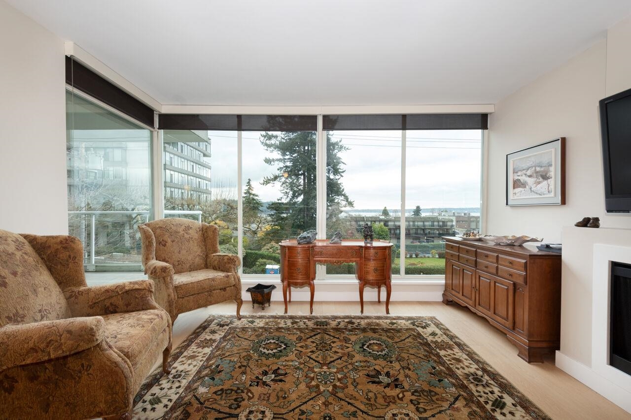 Listing image of 301 1455 DUCHESS AVENUE