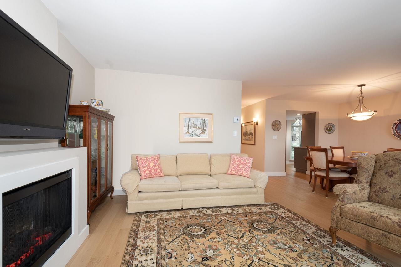 Listing image of 301 1455 DUCHESS AVENUE