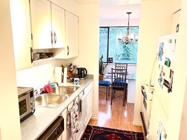 Listing image of 303 444 LONSDALE AVENUE