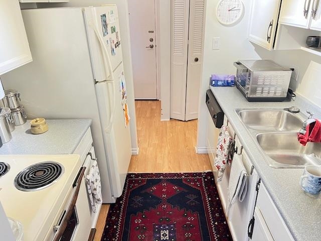 Listing image of 303 444 LONSDALE AVENUE