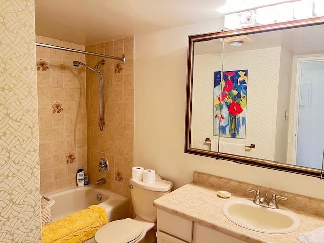 Listing image of 303 444 LONSDALE AVENUE