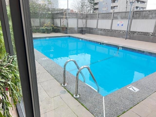 Listing image of 303 444 LONSDALE AVENUE