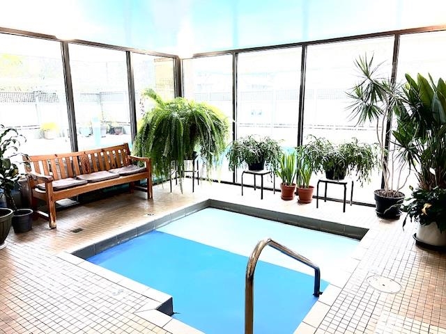 Listing image of 303 444 LONSDALE AVENUE
