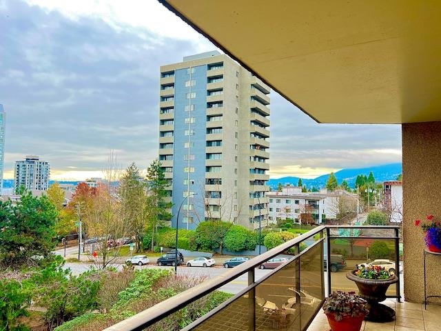 Listing image of 303 444 LONSDALE AVENUE