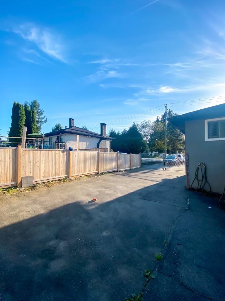 9864 128 Street, Surrey, Cedar Hills, V3T 2Y6 26