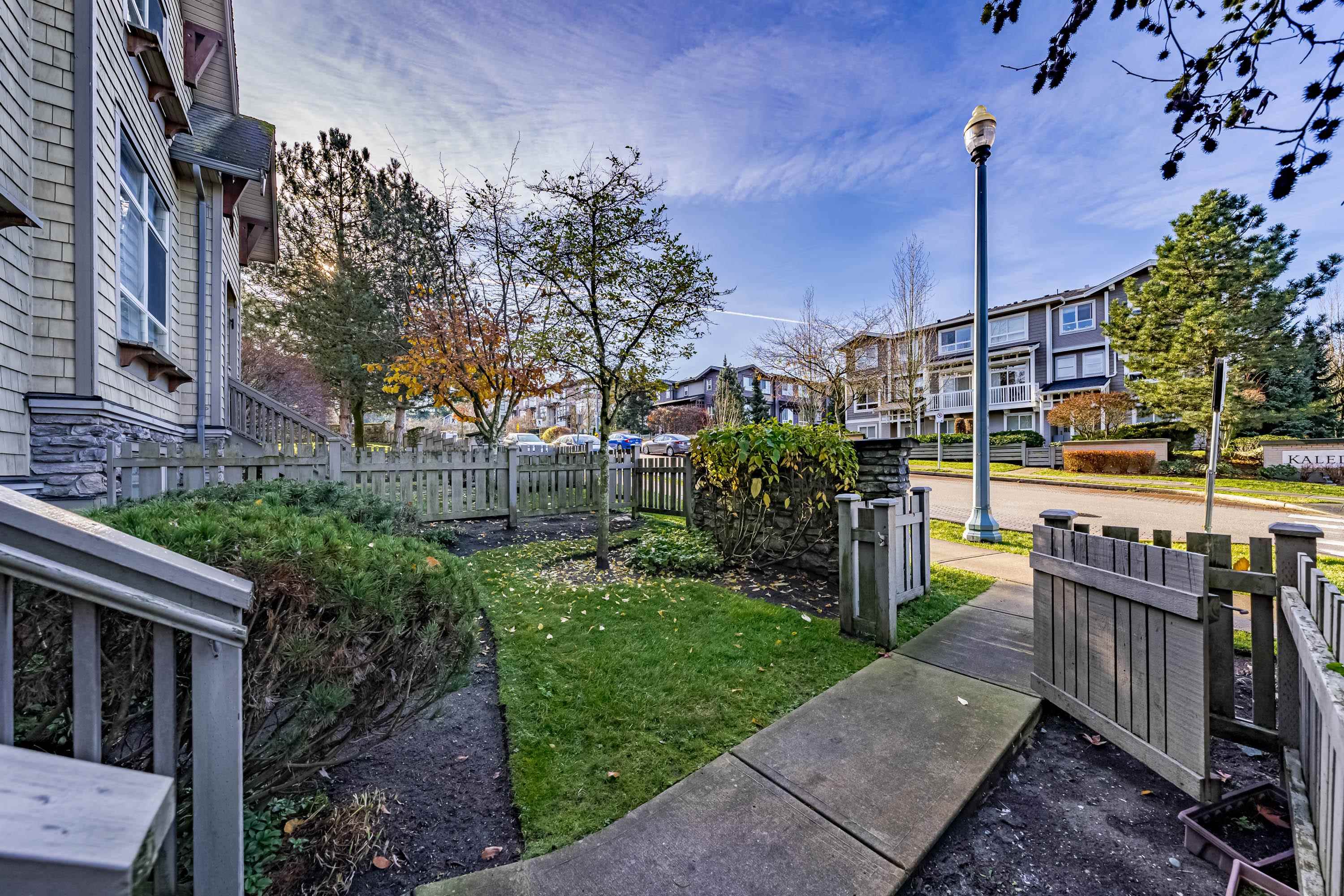 1 2738 158 Street, Surrey, Grandview Surrey, V3Z 3K3 27