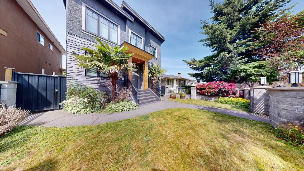 3317 E 3rd Avenue, Vancouver, Renfrew VE, V5M 1J5 5