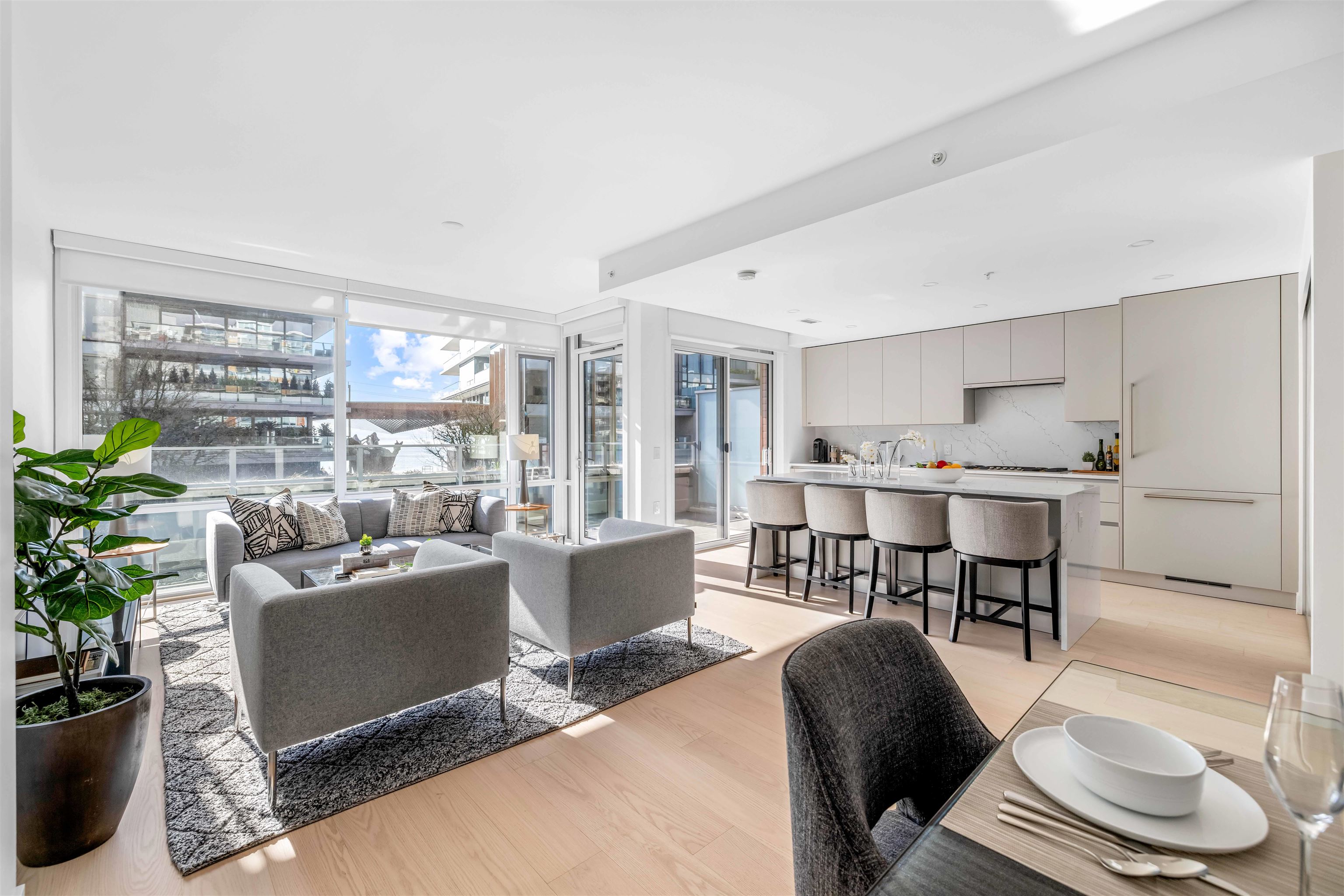 Listing image of 206 1331 MARINE DRIVE