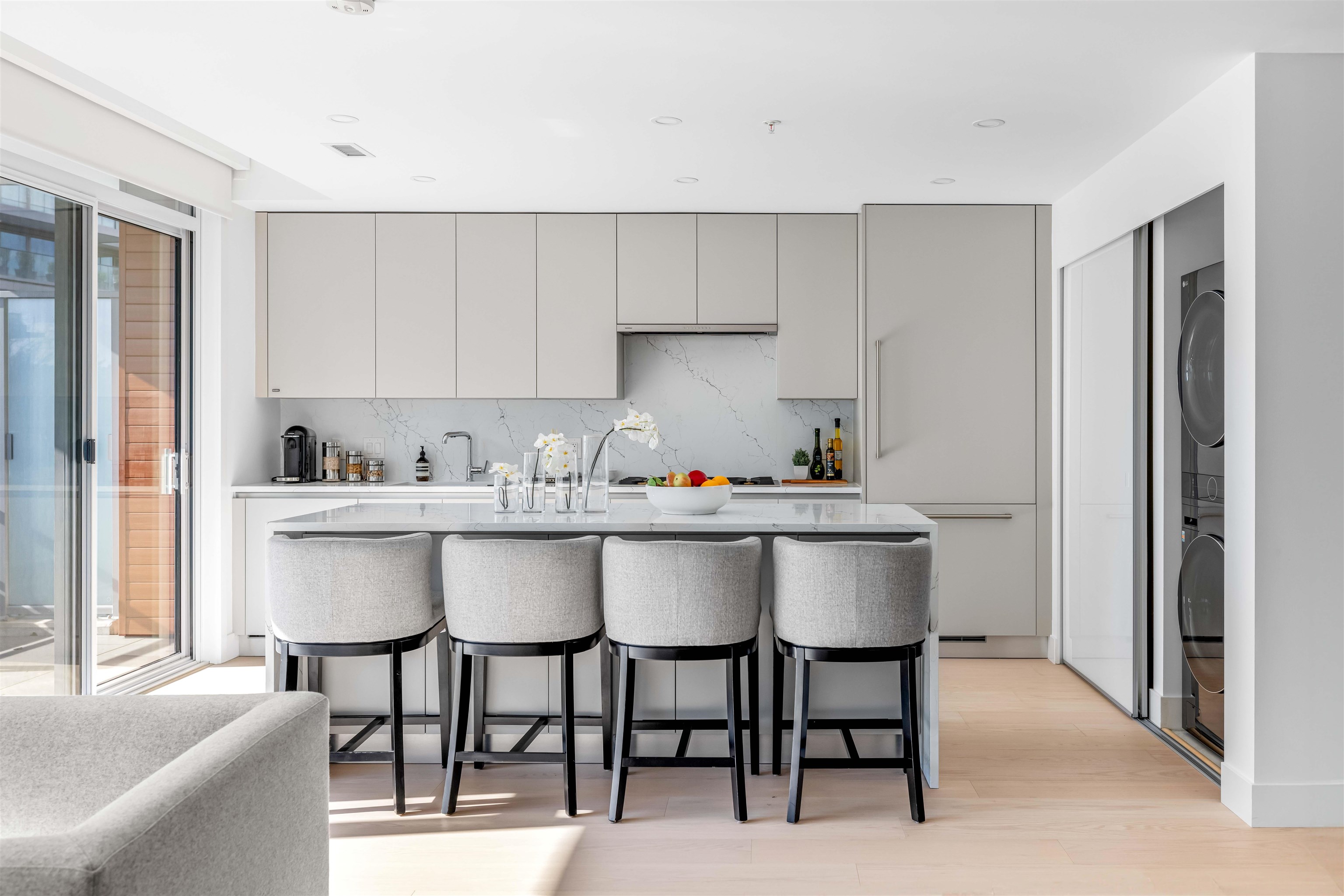 Listing image of 206 1331 MARINE DRIVE