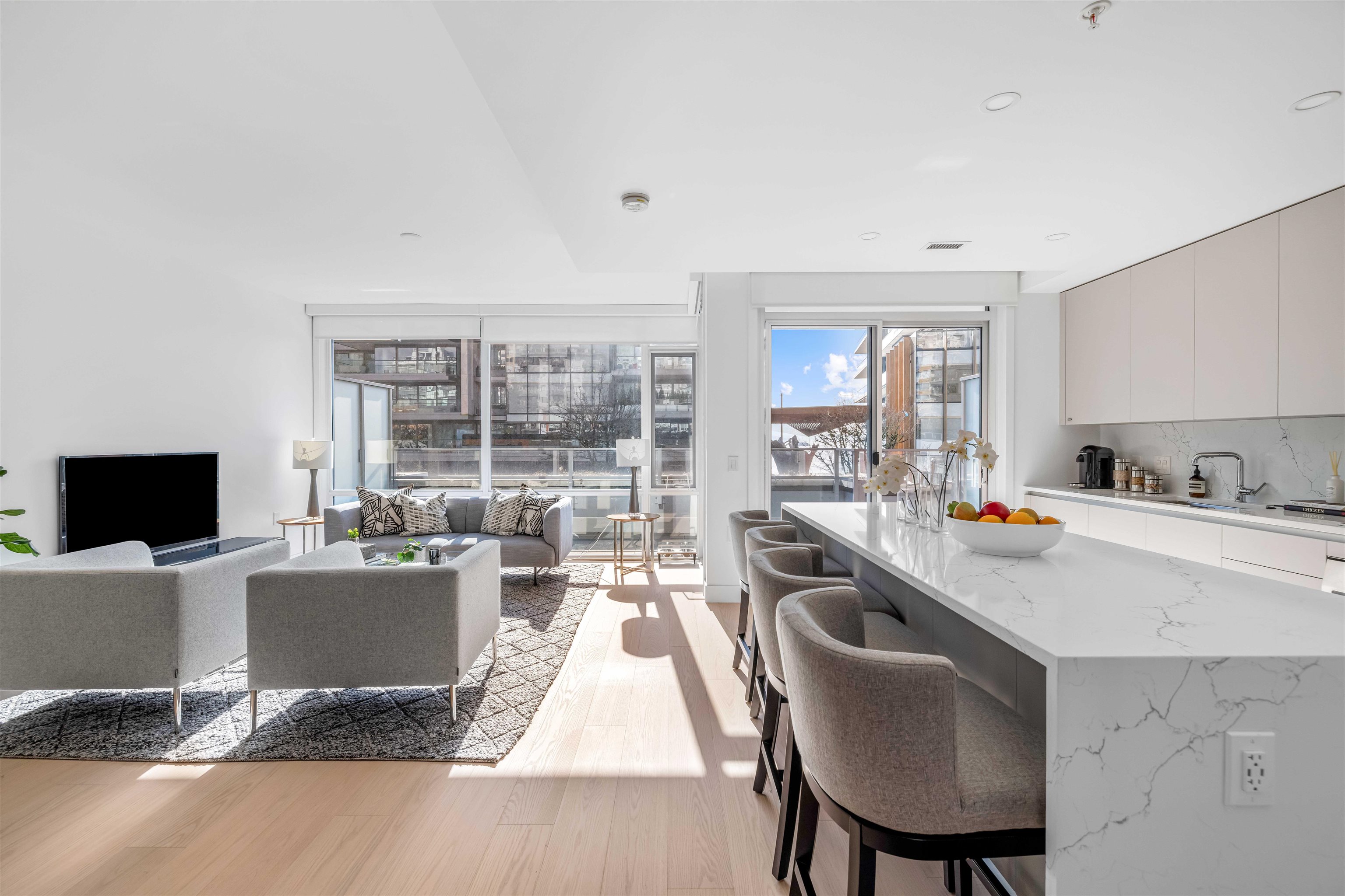 Listing image of 206 1331 MARINE DRIVE