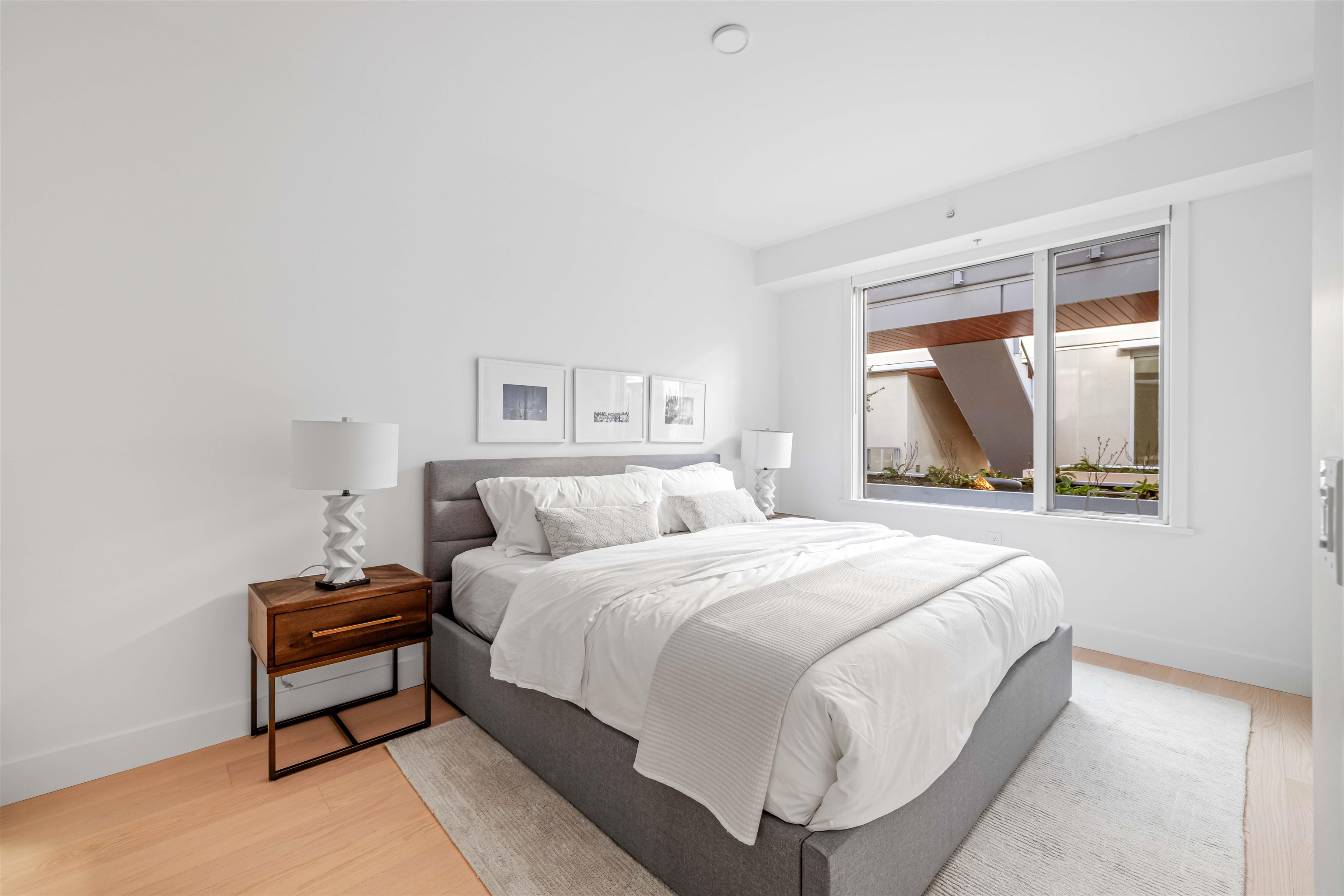 Listing image of 206 1331 MARINE DRIVE