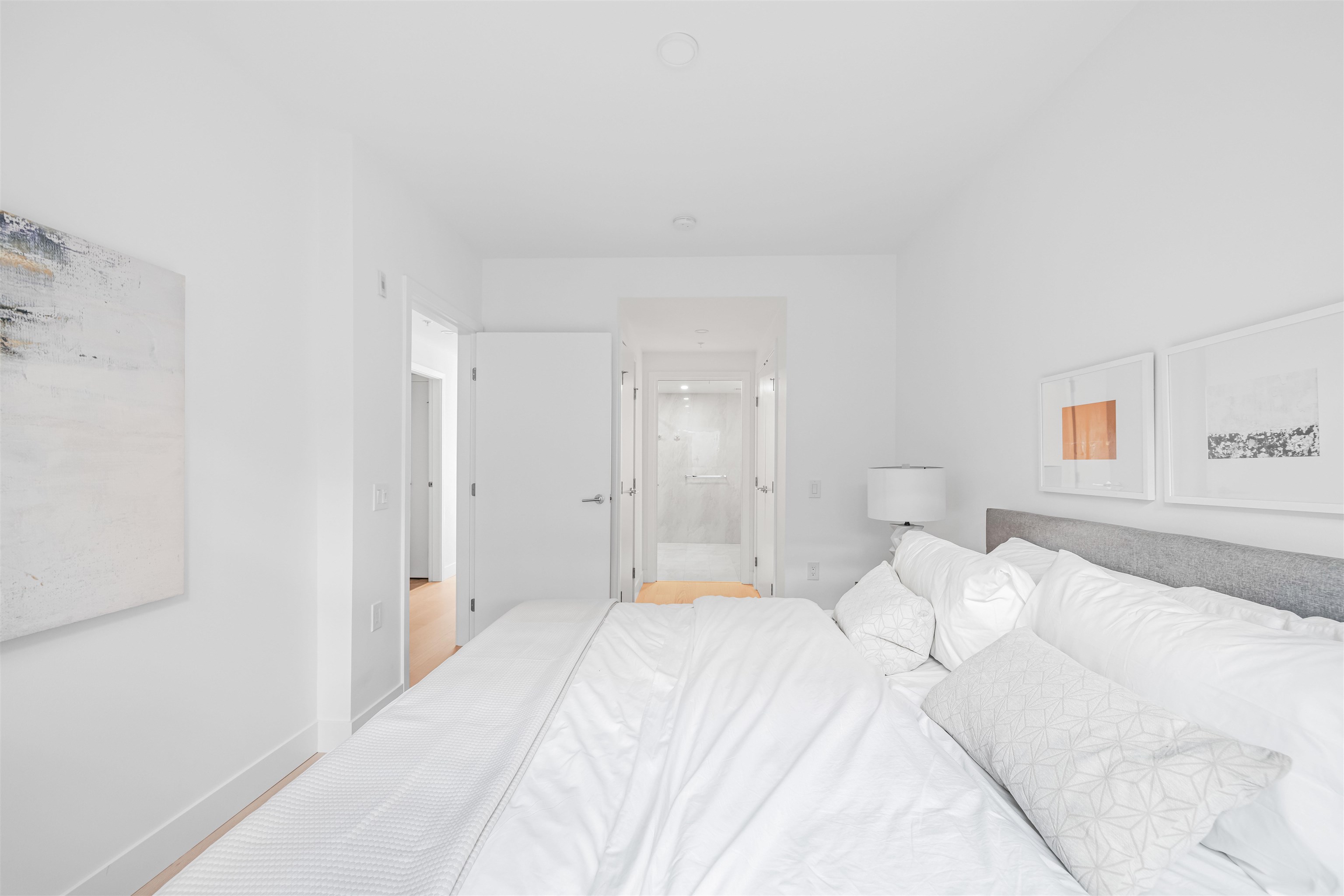 Listing image of 206 1331 MARINE DRIVE