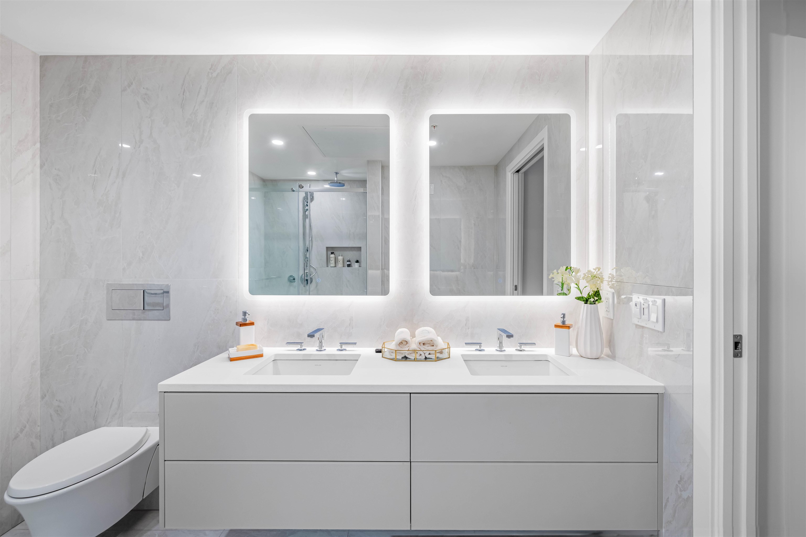 Listing image of 206 1331 MARINE DRIVE