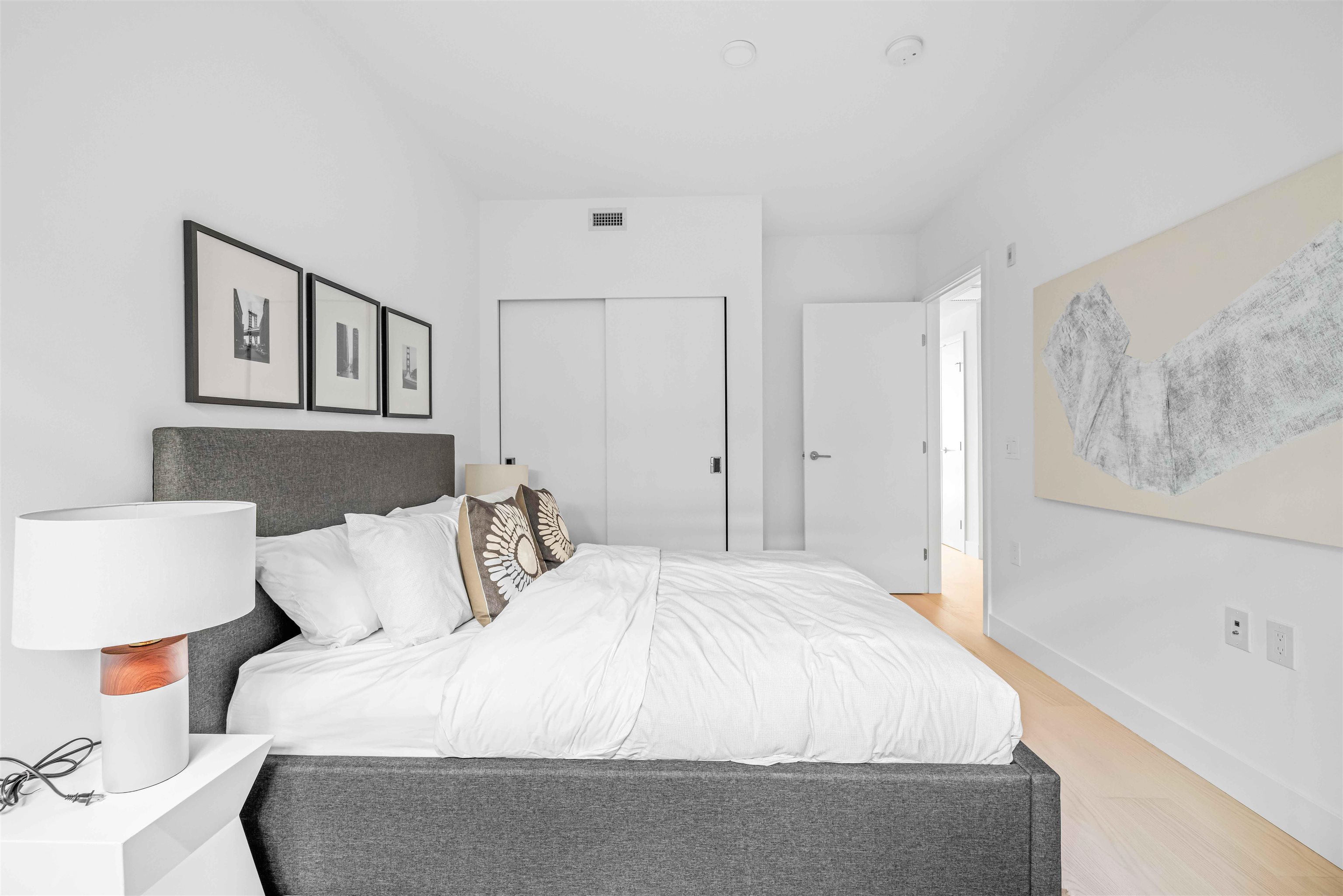 Listing image of 206 1331 MARINE DRIVE