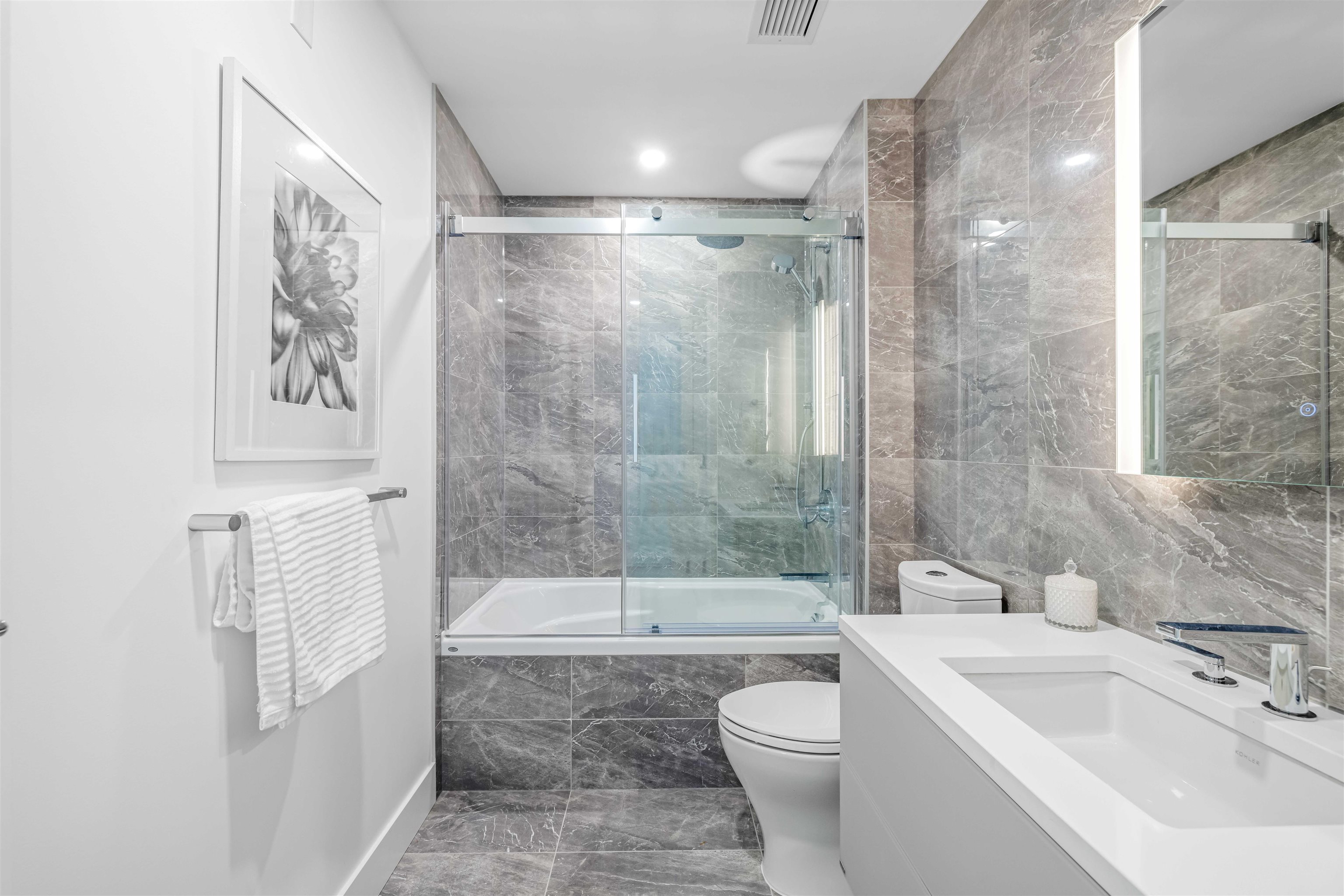 Listing image of 206 1331 MARINE DRIVE