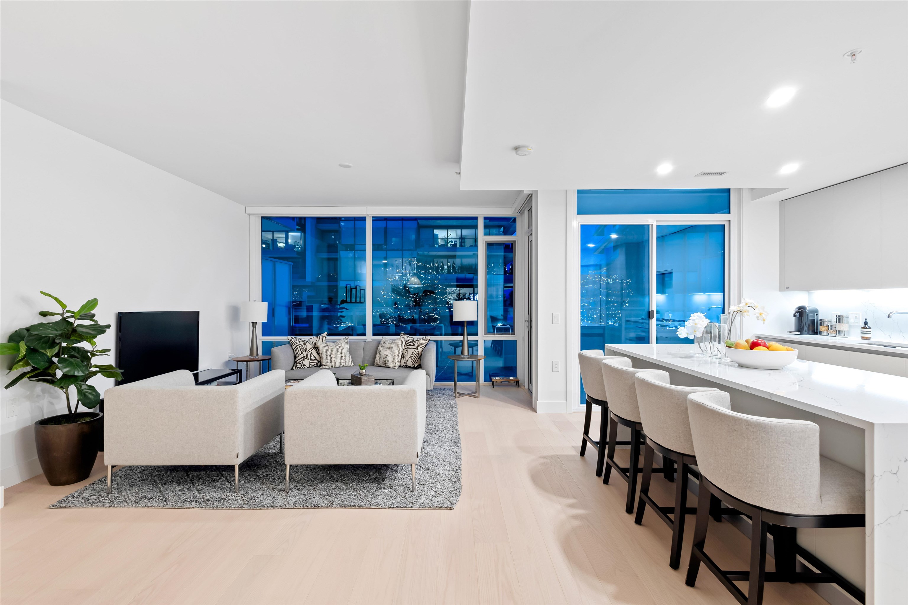 Listing image of 206 1331 MARINE DRIVE