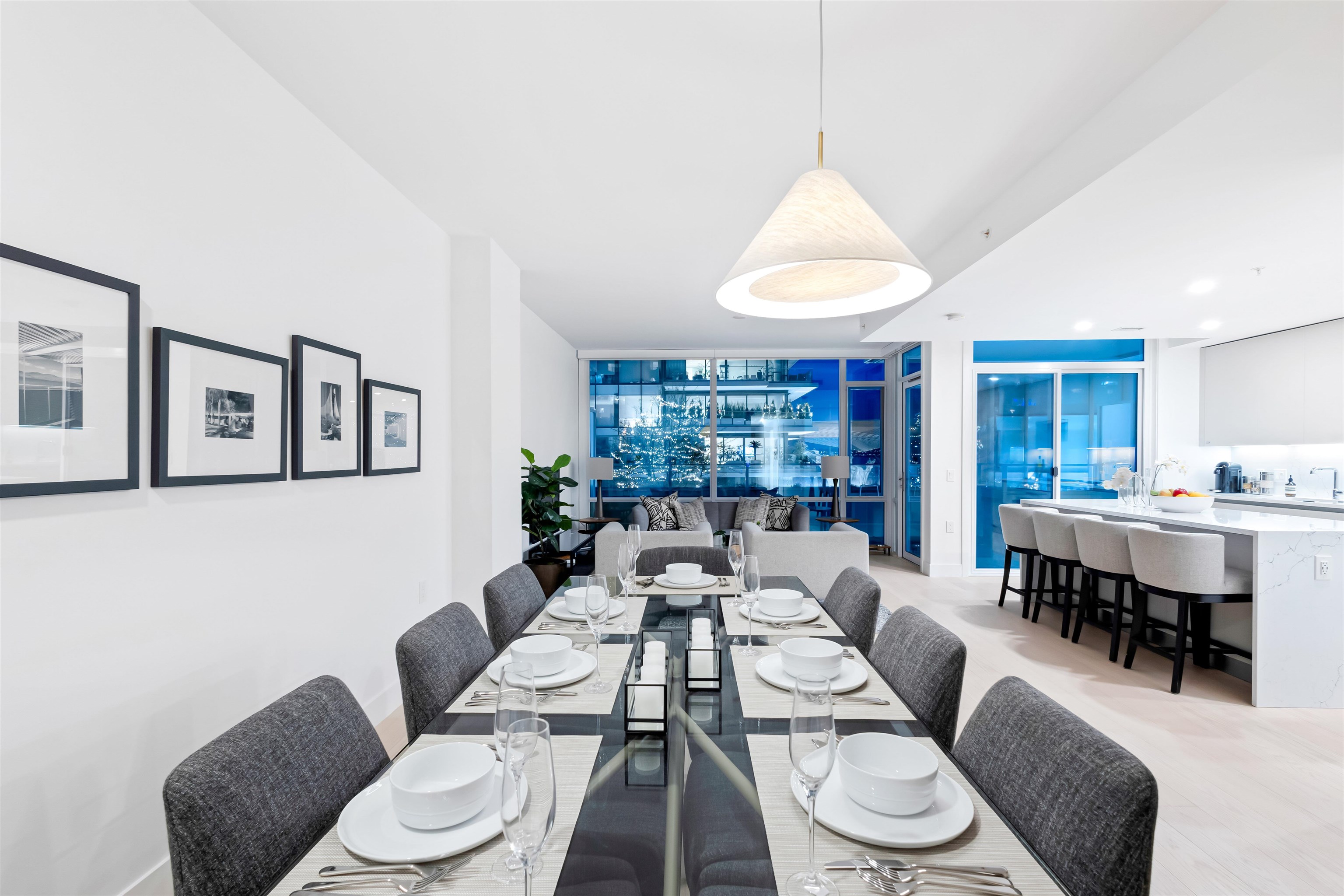 Listing image of 206 1331 MARINE DRIVE