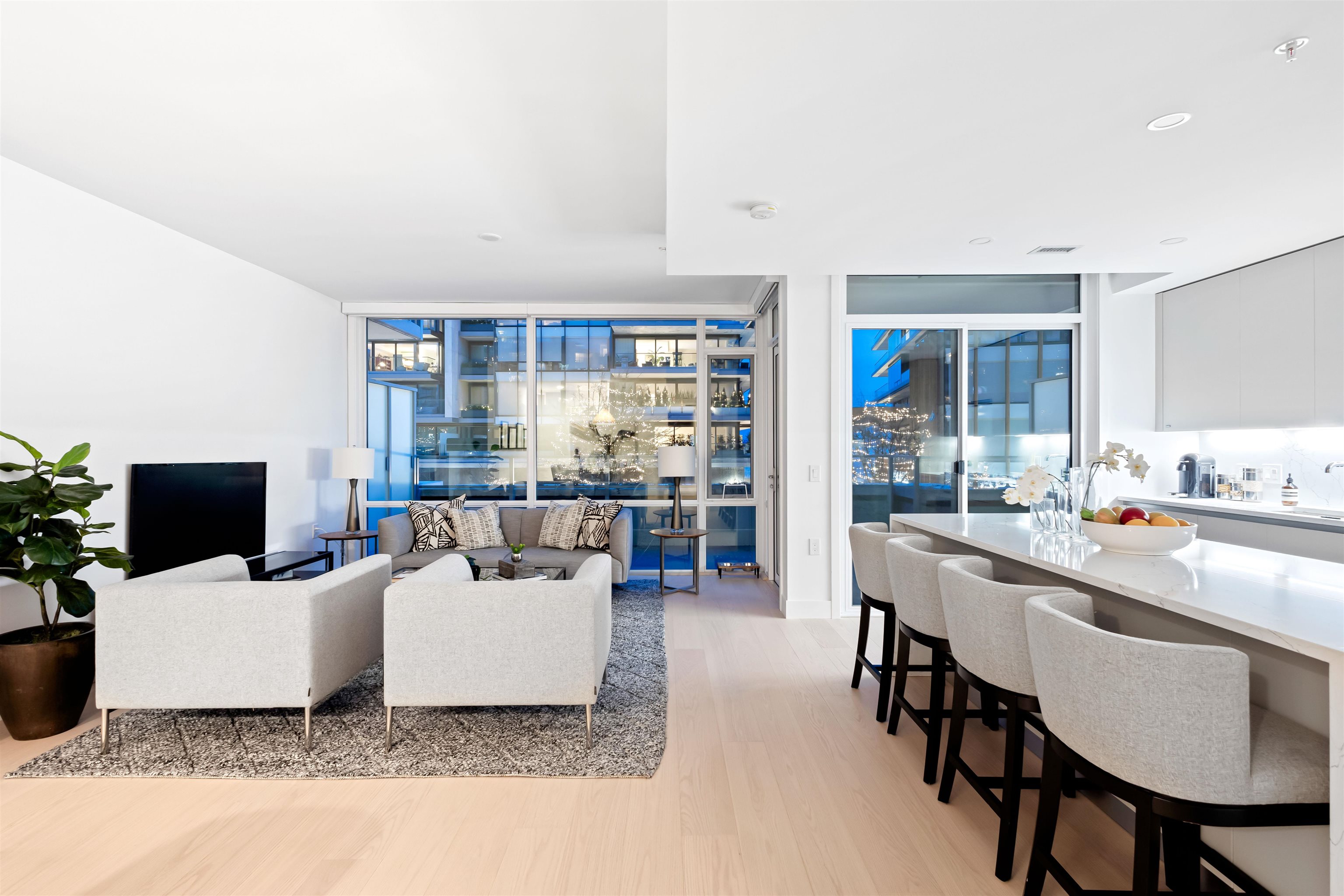 Listing image of 206 1331 MARINE DRIVE