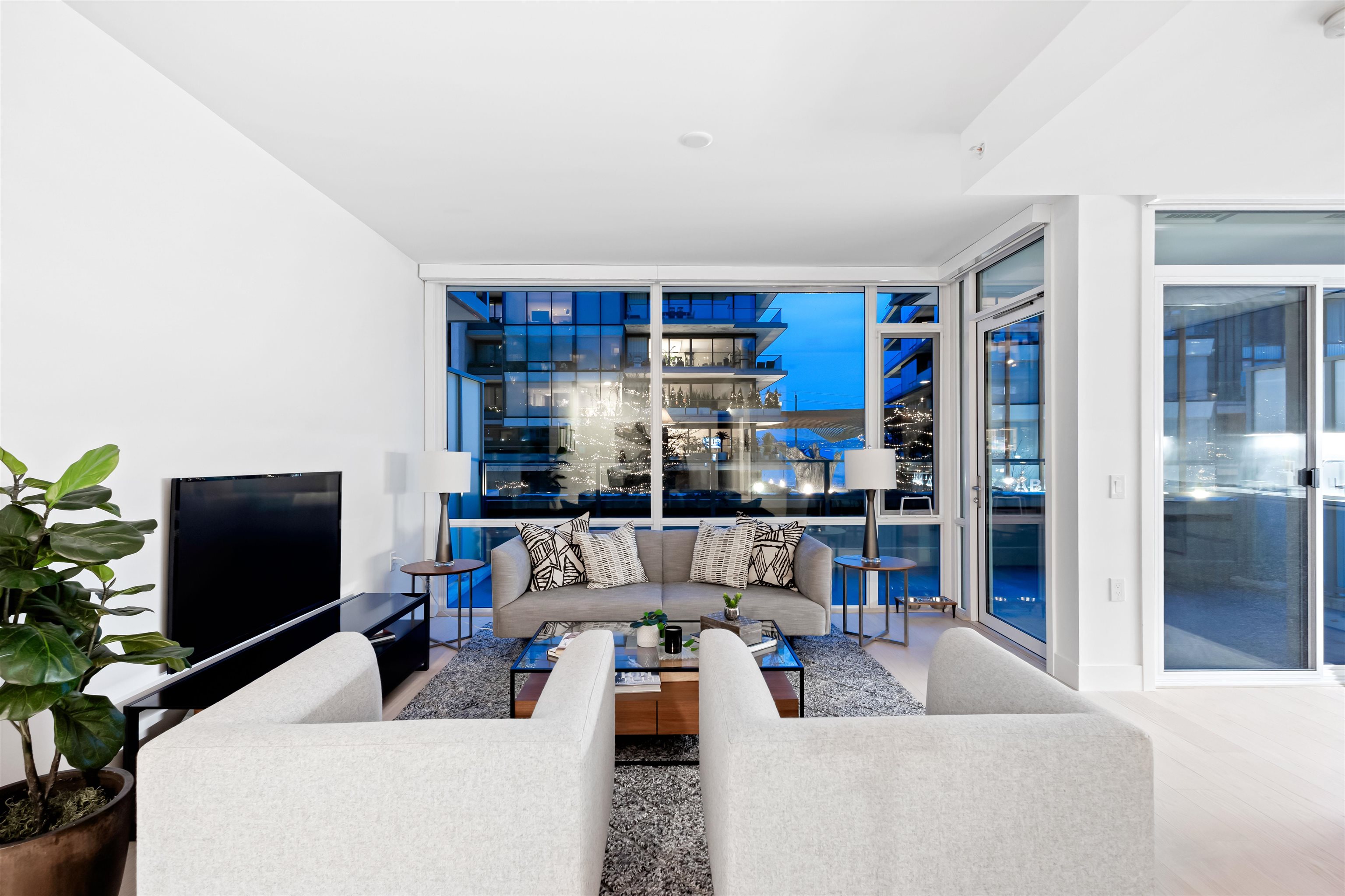 Listing image of 206 1331 MARINE DRIVE