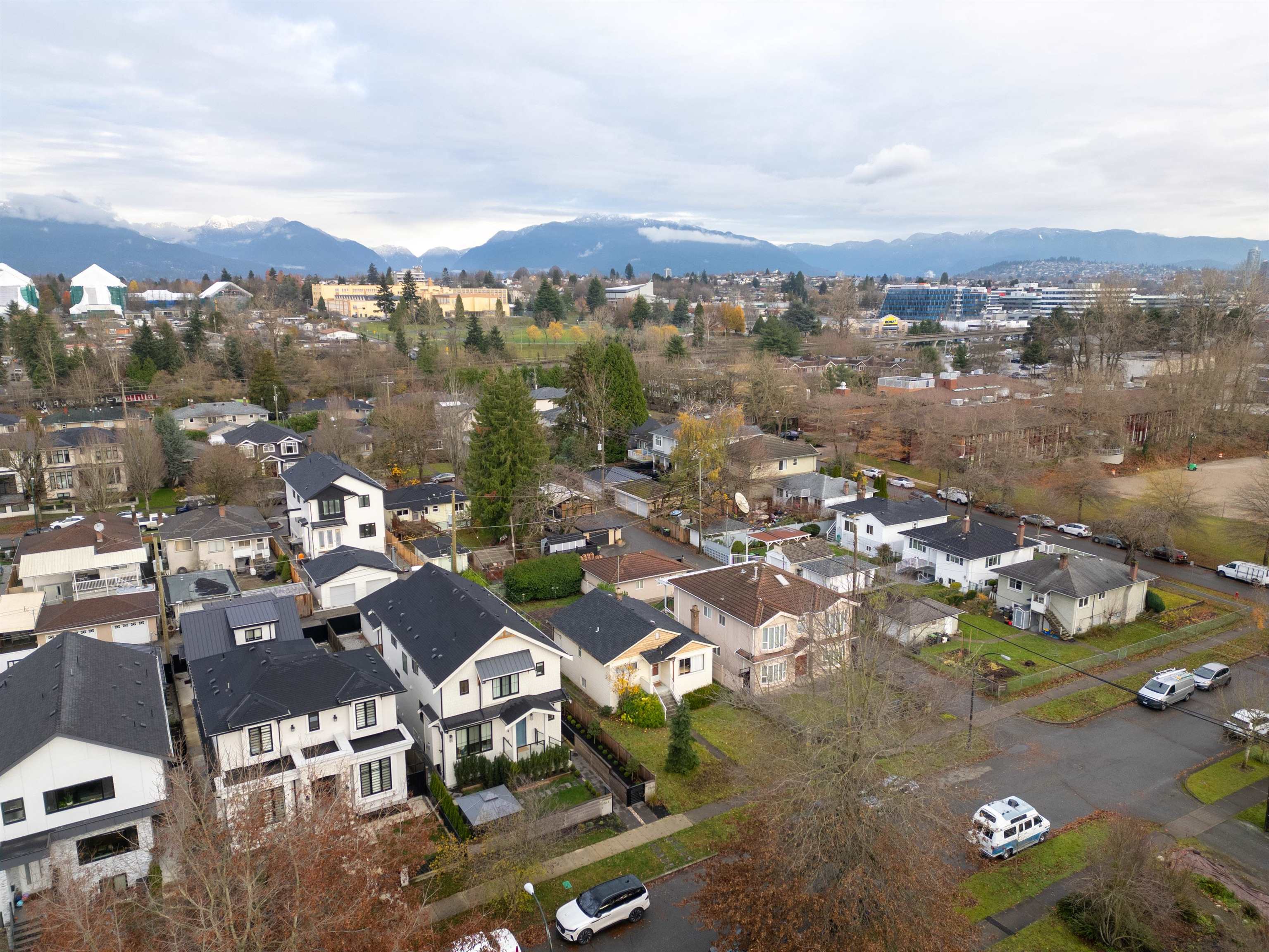 2577 E 16th Avenue, Vancouver, Renfrew Heights, V5M 2L5 3