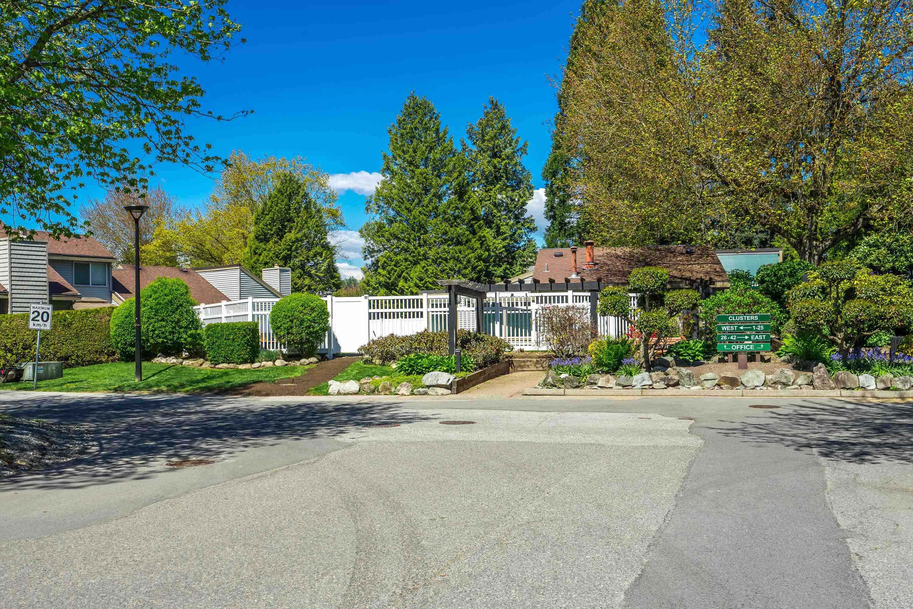 6084 W Greenside Drive, Surrey, Cloverdale BC, V3S 5M8 27