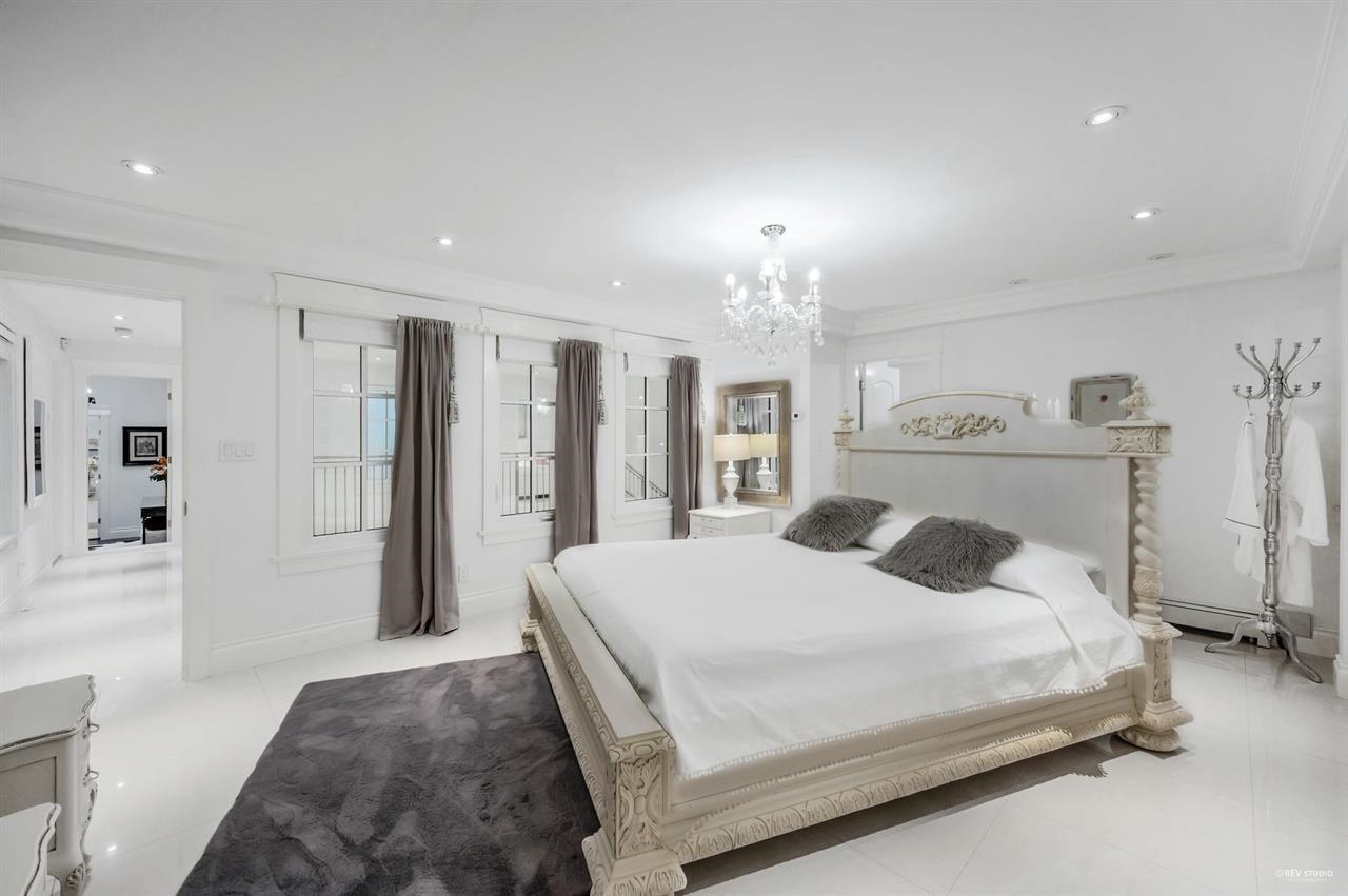 Listing image of 4511 CAPILANO ROAD