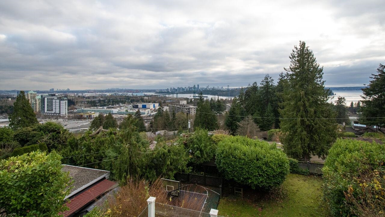 986 Esquimalt Avenue, West Vancouver, Sentinel Hill, V7T 1J8 24