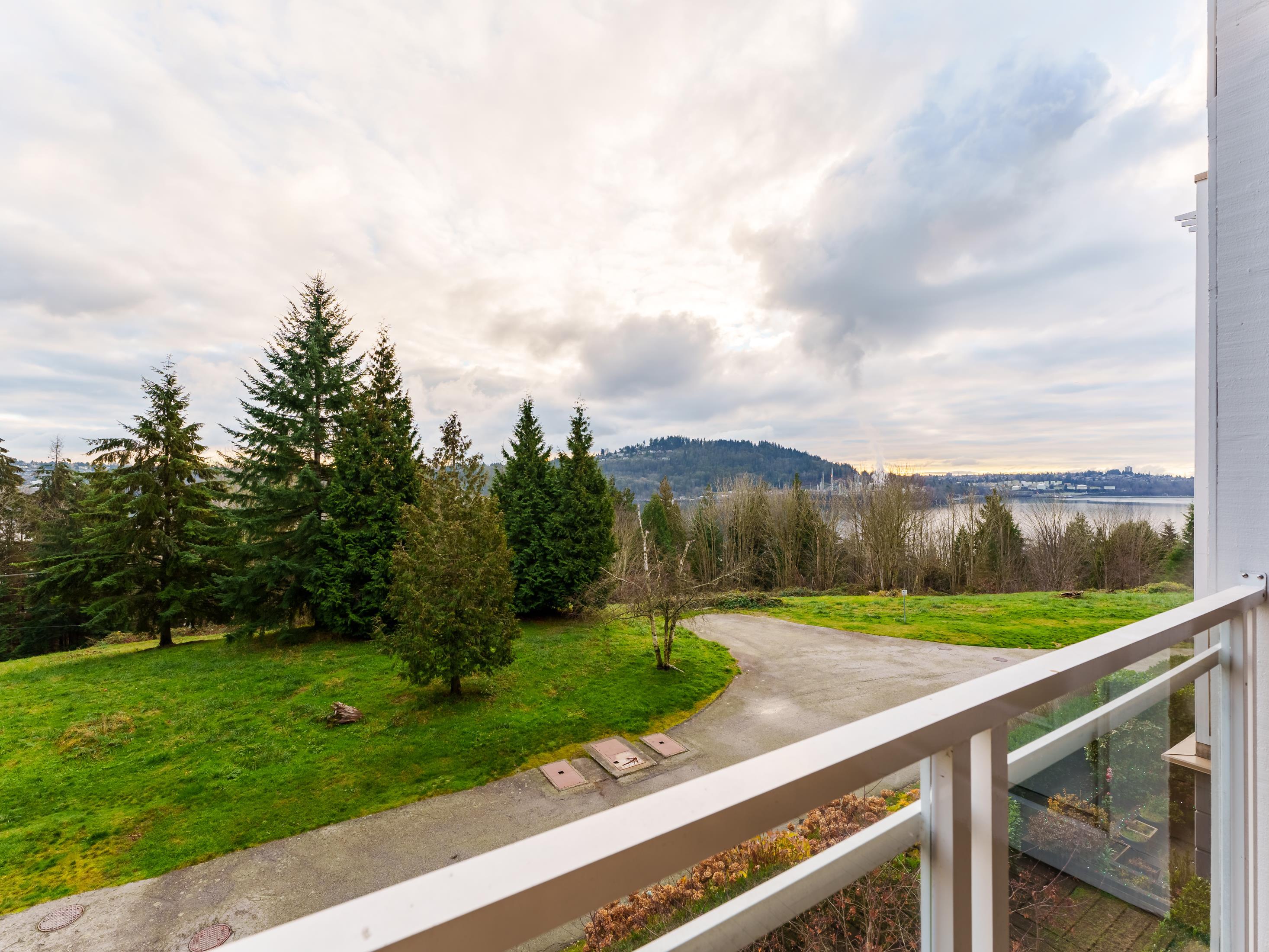 319 3629 Deercrest Drive, North Vancouver, Roche Point, V7G 2S9 24