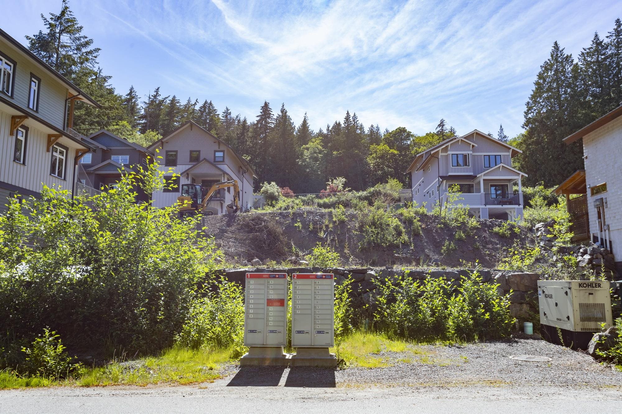 Listing image of 1084 FOXGLOVE LANE