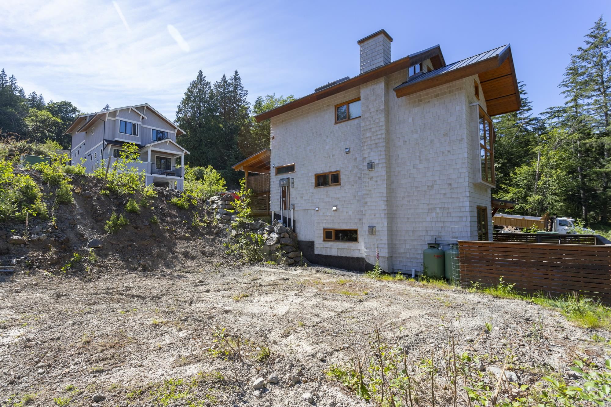 Listing image of 1088 FOXGLOVE LANE