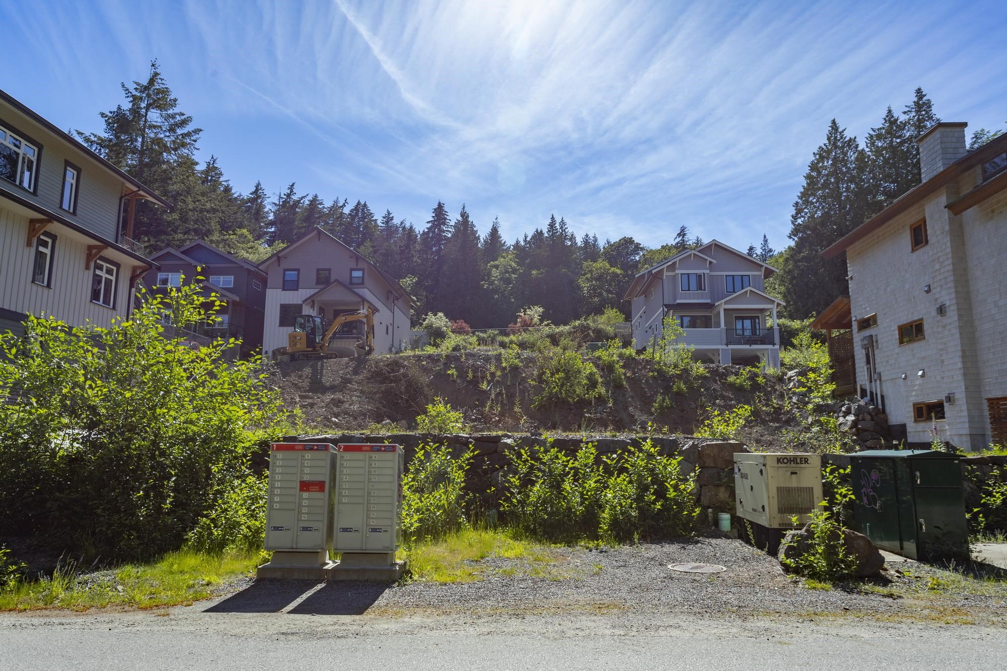 Listing image of 1088 FOXGLOVE LANE