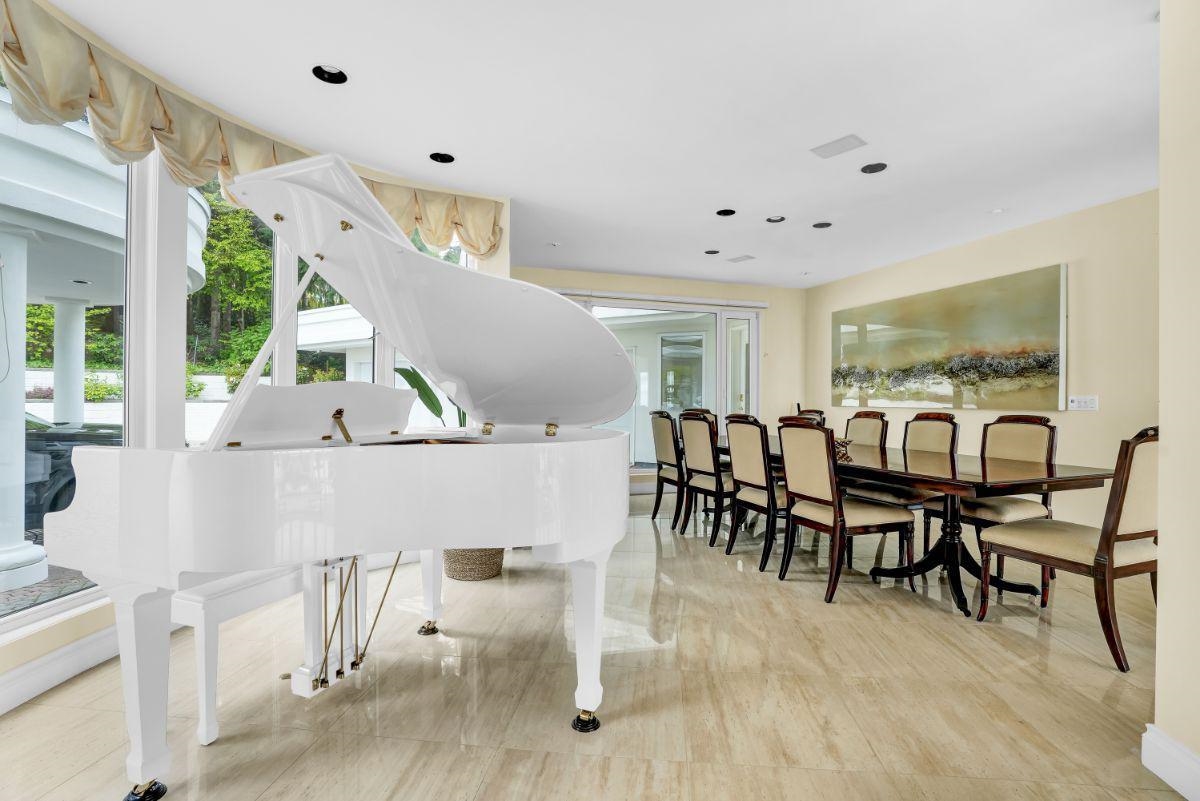 Listing image of 1409 CHARTWELL DRIVE