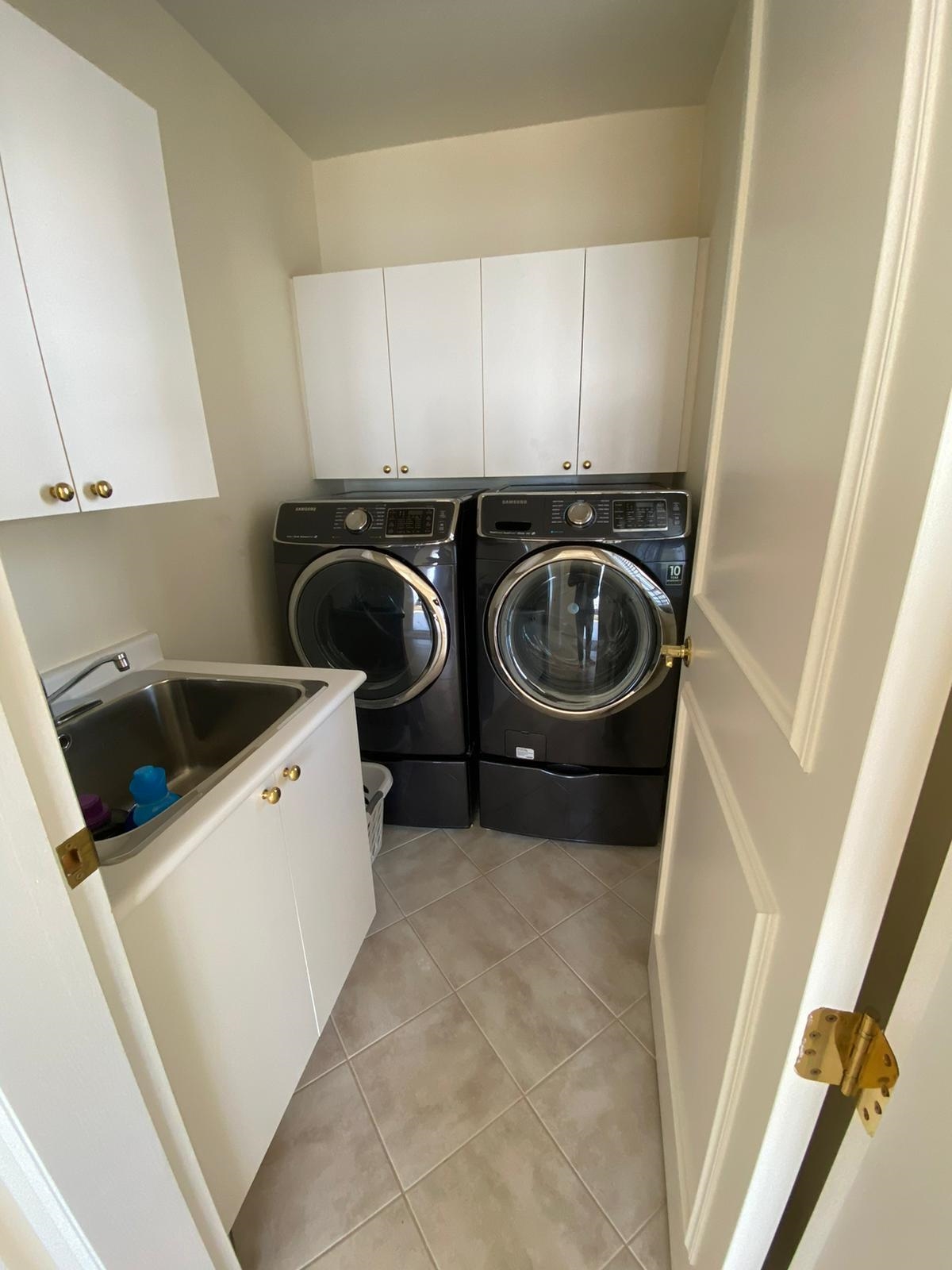 Listing image of 1409 CHARTWELL DRIVE