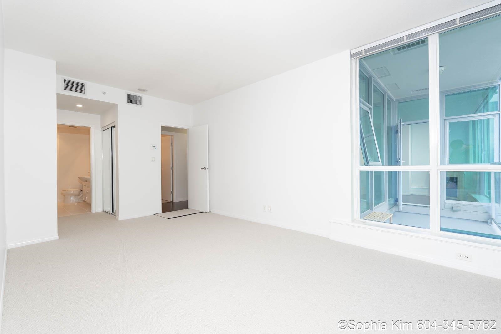 Listing image of 2004 188 E ESPLANADE